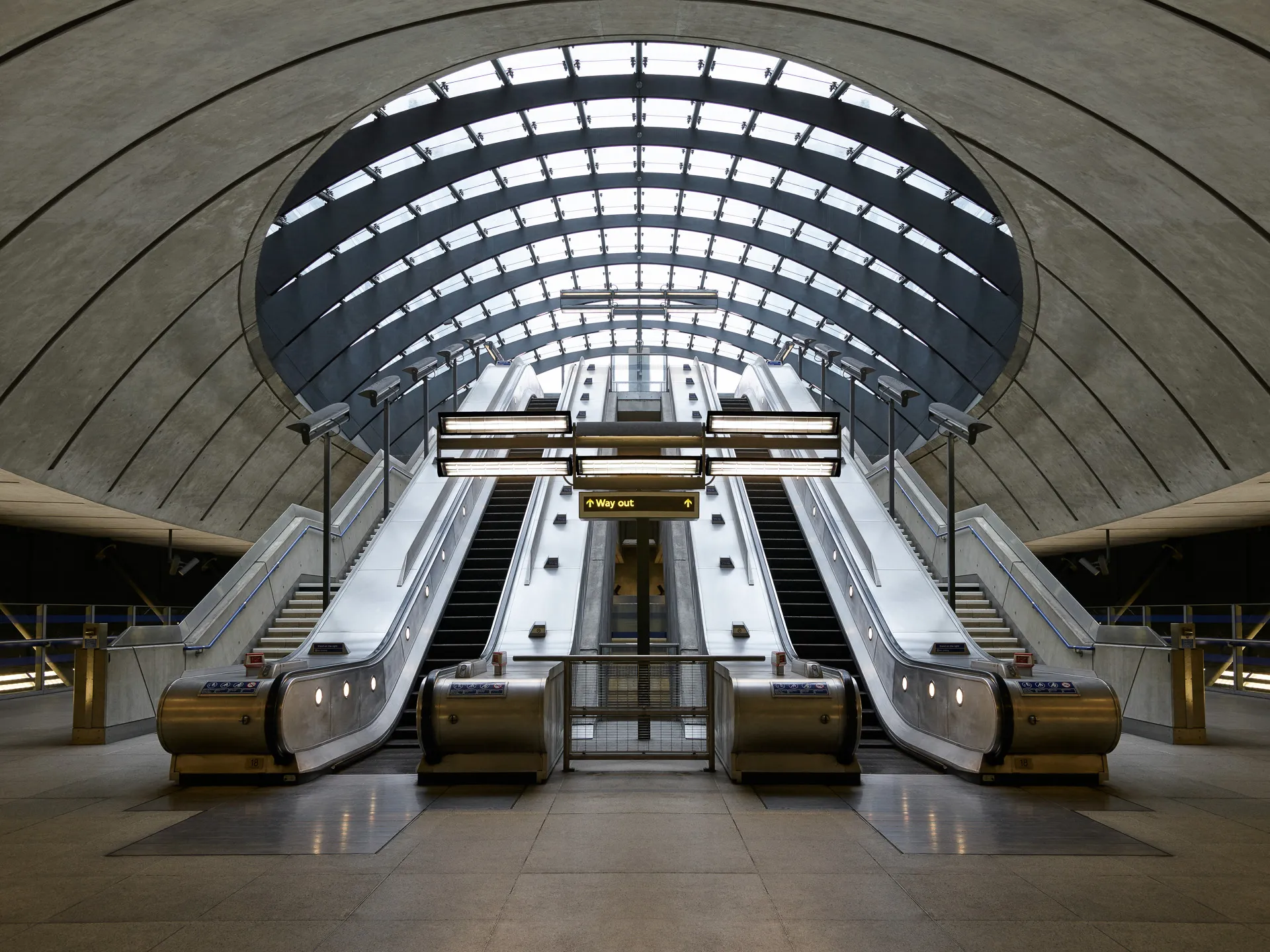 Sway - Canary Wharf, The light at the end of the tunnel - 01